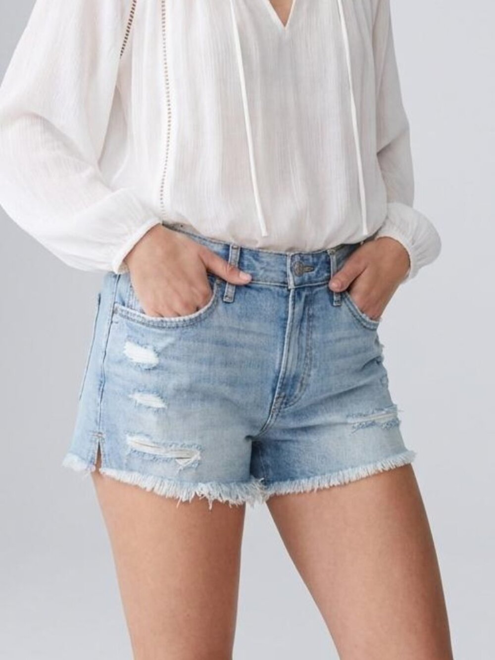 NWT Abercrombie & Fitch Embroidered Distressed High Rise Denim Shorts